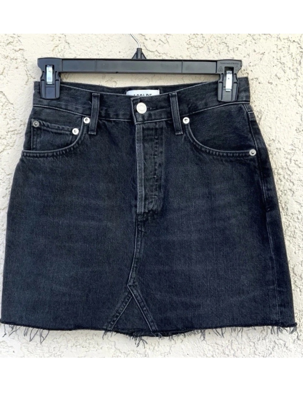 AGOLDE Quinn High Rise Black Denim Mini Skirt Size 23 Raw Hem